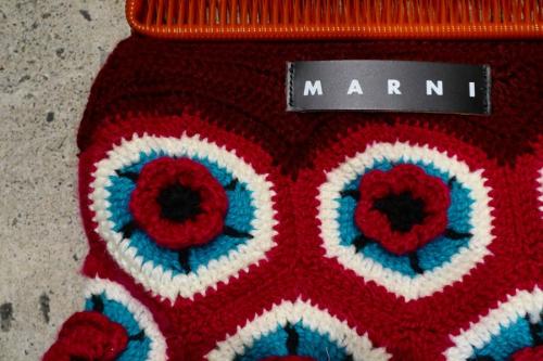 マルニのフラワークロシェバッグ