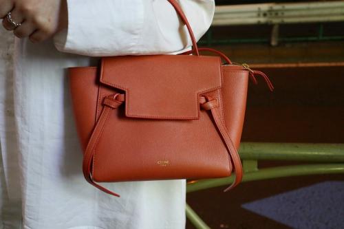 セリーヌのベルトバッグナノ