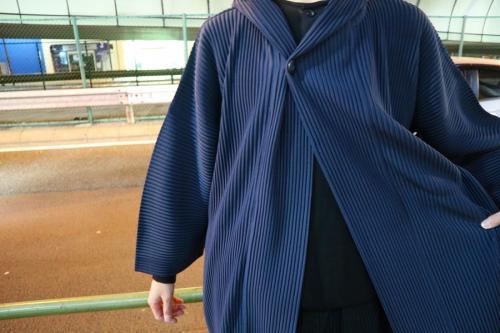 オム プリッセ イッセイ ミヤケのプリーツフーデットコート