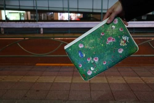 グッチの日本限定ヒグチユウココラボクラッチバッグ