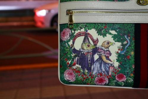 日本限定ヒグチユウココラボクラッチバッグの517551