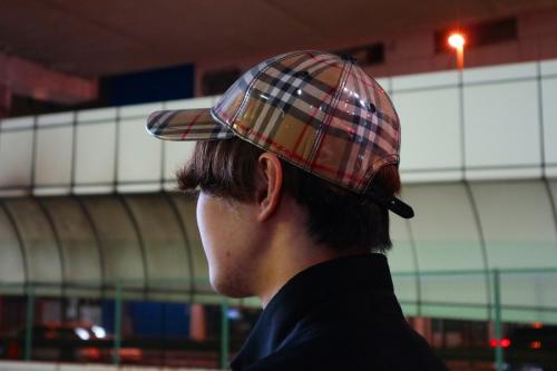 バーバリーロンドンのPVCノヴァチェックキャップ