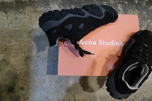 acne studiosのアクネストゥディオズ