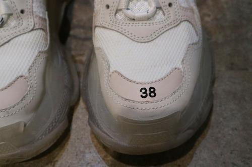 Triple S Clear Soleのトリプルエスクリアーソール