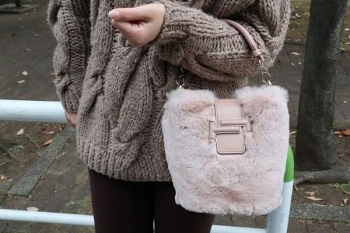 ダブルT2WAYファーバケットバッグのショルダーバッグ