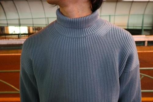オーラリーのSUPER FINE WOOL RIB KNIT TURTLE