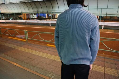 SUPER FINE WOOL RIB KNIT TURTLEのローゲージニット