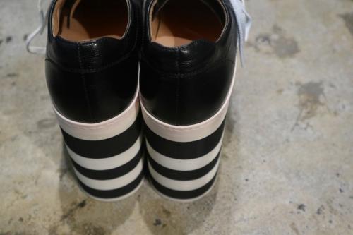 厚底スニーカーのシューズ