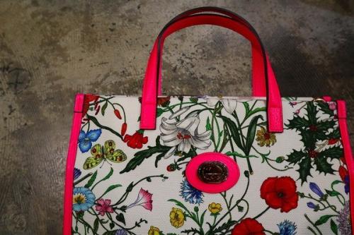 グッチのフローラ2WAYトートバッグ