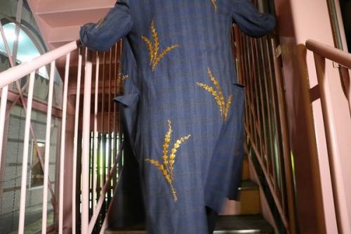 スパンコールチェックコートのロングコート