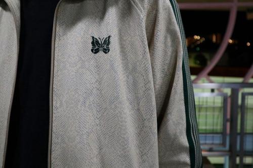 ニードルスのパイソンエコレザートラックジャケット