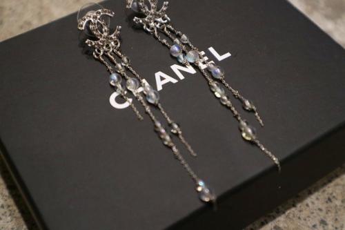 シャネルのココマークチェーンピアス