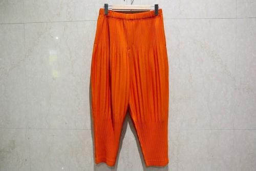 オム プリッセ イッセイ ミヤケのプリーツパンツ