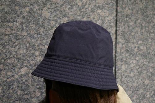 プラダのテクニカルロゴバケットハット