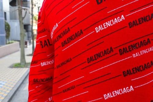 バレンシアガのダイアゴナルニット