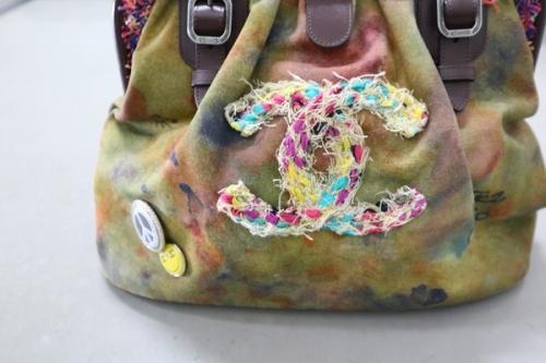 エンブロイダリーグラフィックハンドバッグのCCマーク