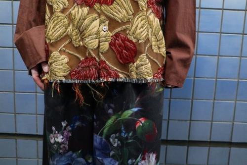 エドウィナホールの花柄ジャガードカットオフシャツ