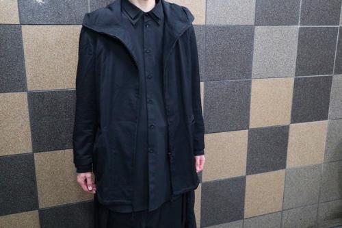 ヨウジヤマモト プールオムのウールギャバフーデッドジャケット