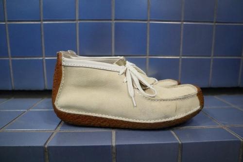 ルメール×クラークスのREDLAMD デザートブーツ