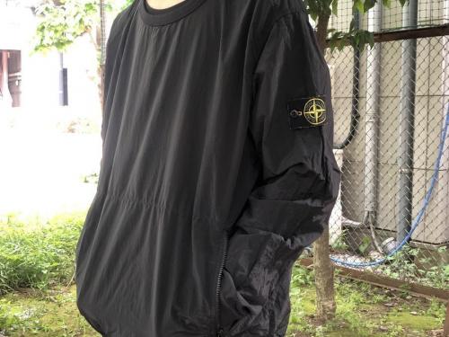 ストーンアイランドのプルオーバージャケット