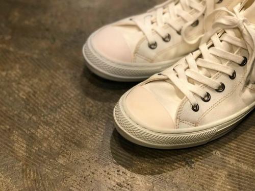 ハイカットスニーカーの三軒茶屋