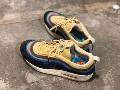 スニーカーの三軒茶屋