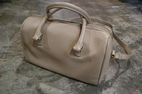 サンローランパリのベイビーダッフルバッグ