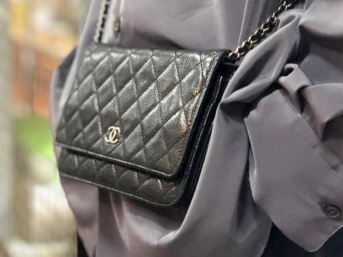 チェーンショルダーの財布