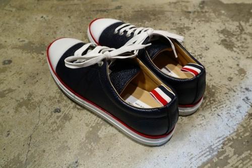 トム　ブラウンのトゥキャップレザースニーカー