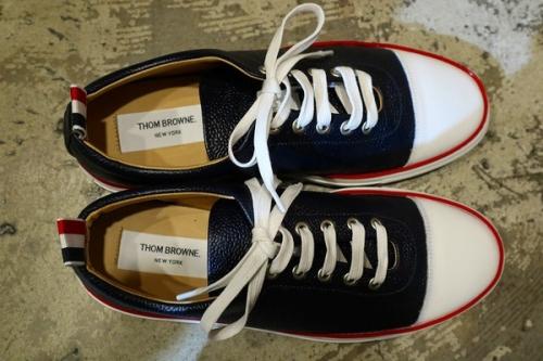 トゥキャップレザースニーカーの三軒茶屋