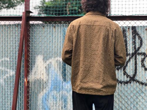 シャツジャケットの花柄