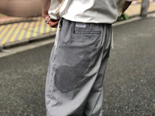 タイトブースプロダクションのバギーパンツ