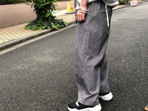 バギーパンツのワイドパンツ