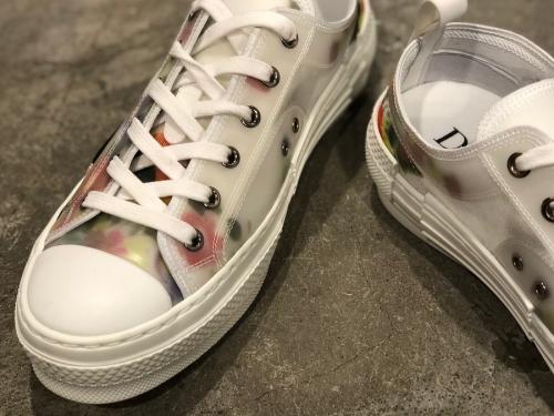 スニーカーの花柄