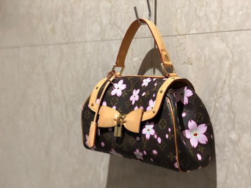 ハンドバッグのチェリーブラッサム