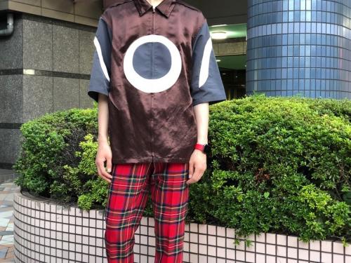 ジップシャツのサテンシャツ