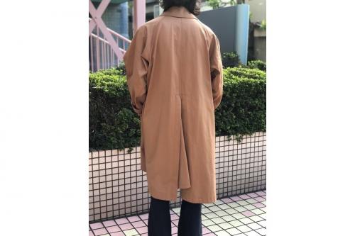 バイカラーギャバジンステンカラーコートのメンズ