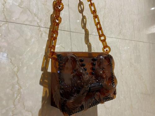 マメ クロゴウチのPVCチェーンバッグ