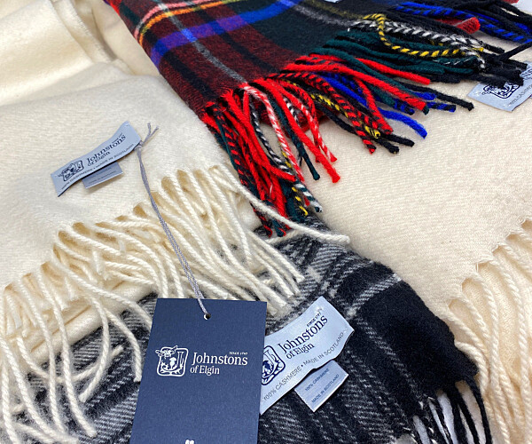 Johnstons of Elgin ジョンストンズオブエルガン マフラー  赤 【古着】【中古】【送料無料】 美品✨ジョンストンズ オブ エルガン マフラー カシミヤ100% レッド 赤