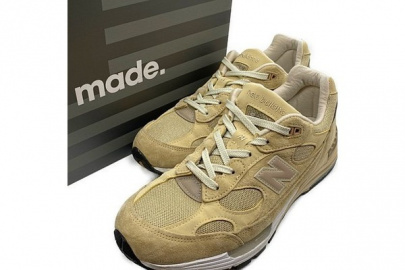 「スニーカーのNEW BALANCE 」