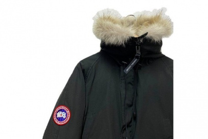 「インポートブランドのCANADA GOOSE 」