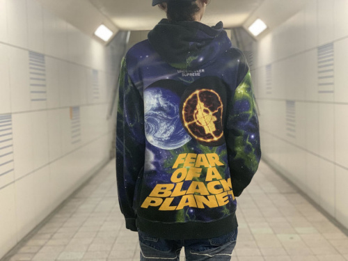 シュプリームのSTUUSY