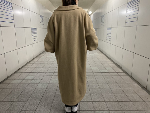 ワイドシルエットコートのオーバーサイズ