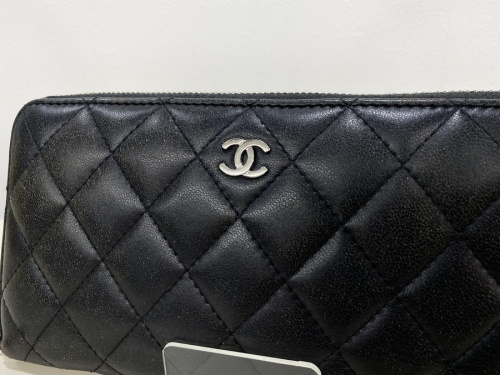 シャネルのラウンドジップウォレット