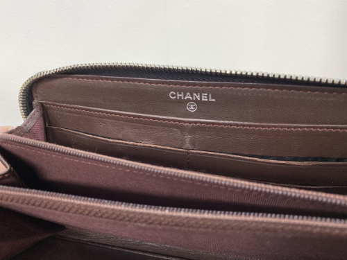 ラウンドジップウォレットのマトラッセ