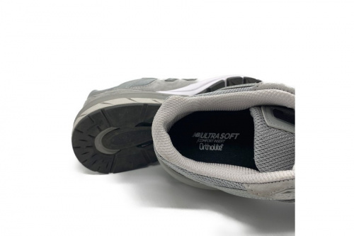 ニューバランスのW990GL5