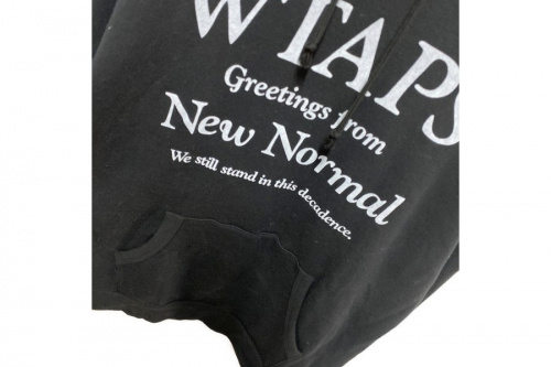 NEWNORMALHOODEDのパーカー