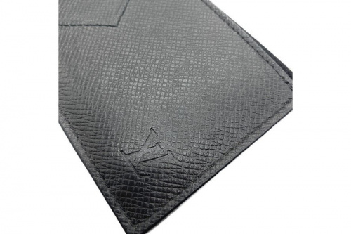 ラグジュアリーブランドのLOUIS VUITTON 　