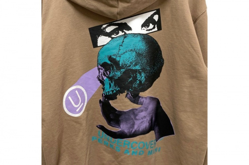 アンダーカバー×パムのスカルバックプリントポップオーバーフーディ