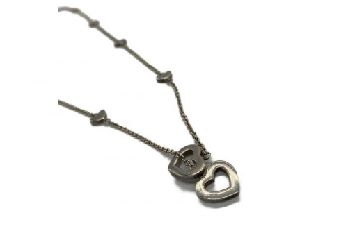 ティファニーのハートリンクラリアットネックレス